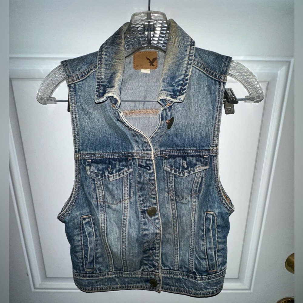 America Eagle Outfitters Women’s Denim Jean Vest Jacket